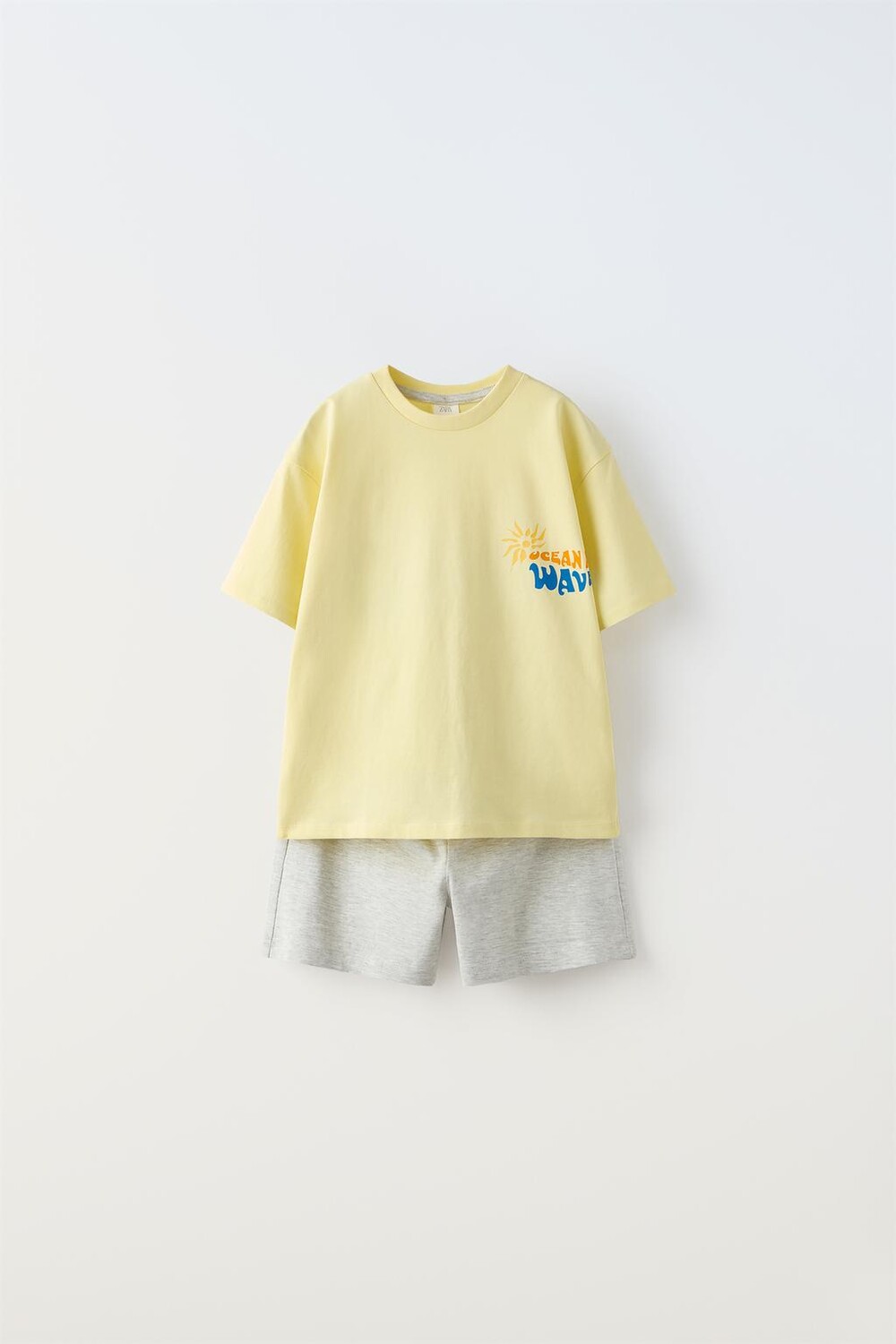 

6-14 лет/футболка waves и шорты-бермуды комбинированные ZARA, желтый