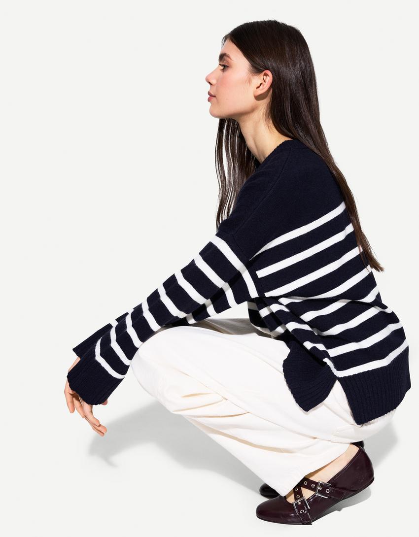 

Свитер с круглым вырезом Bershka, синий
