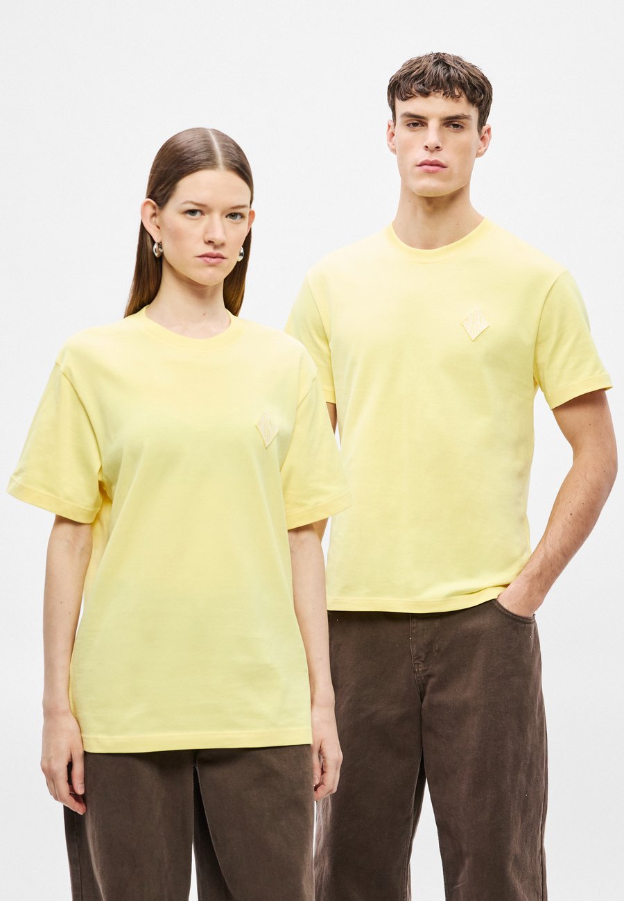 Футболка Lacoste UNISEX Jaune/Yellow, Классическая, Желтая — фото 3
