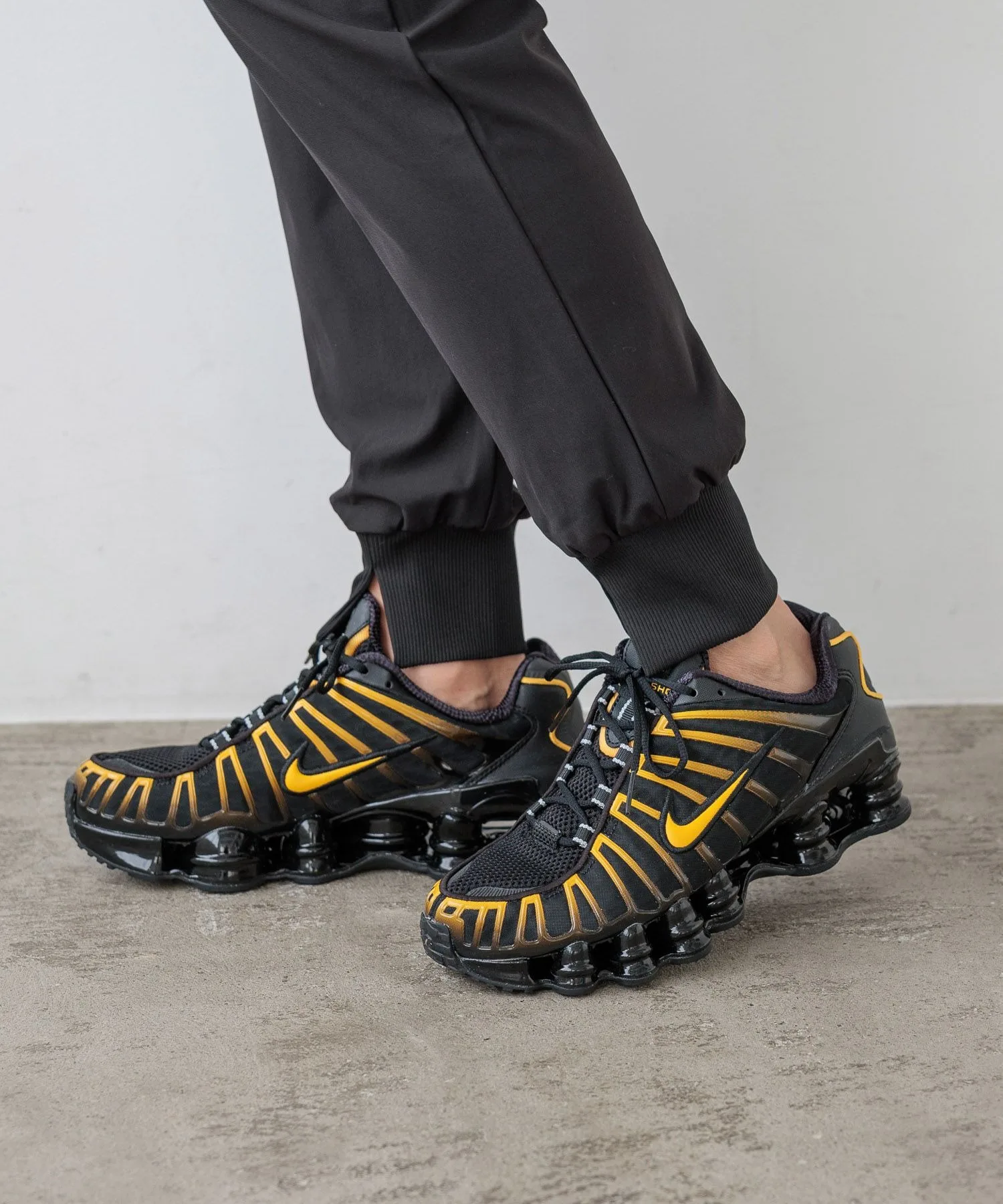 Кроссовки с технологией Nike Shox TL HEREIAM черные — фото 4