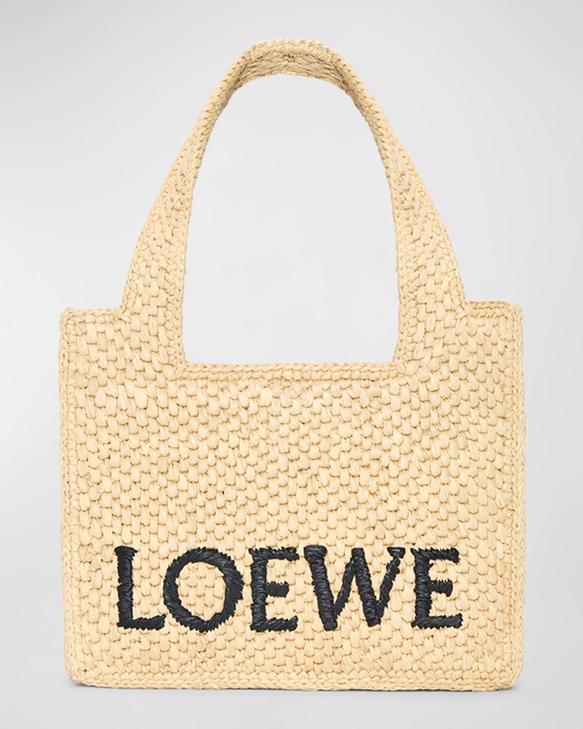 

Мини-сумка-тоут Ibiza Font Logo из коллаборации с Paula’s из рафии Loewe, цвет Natural