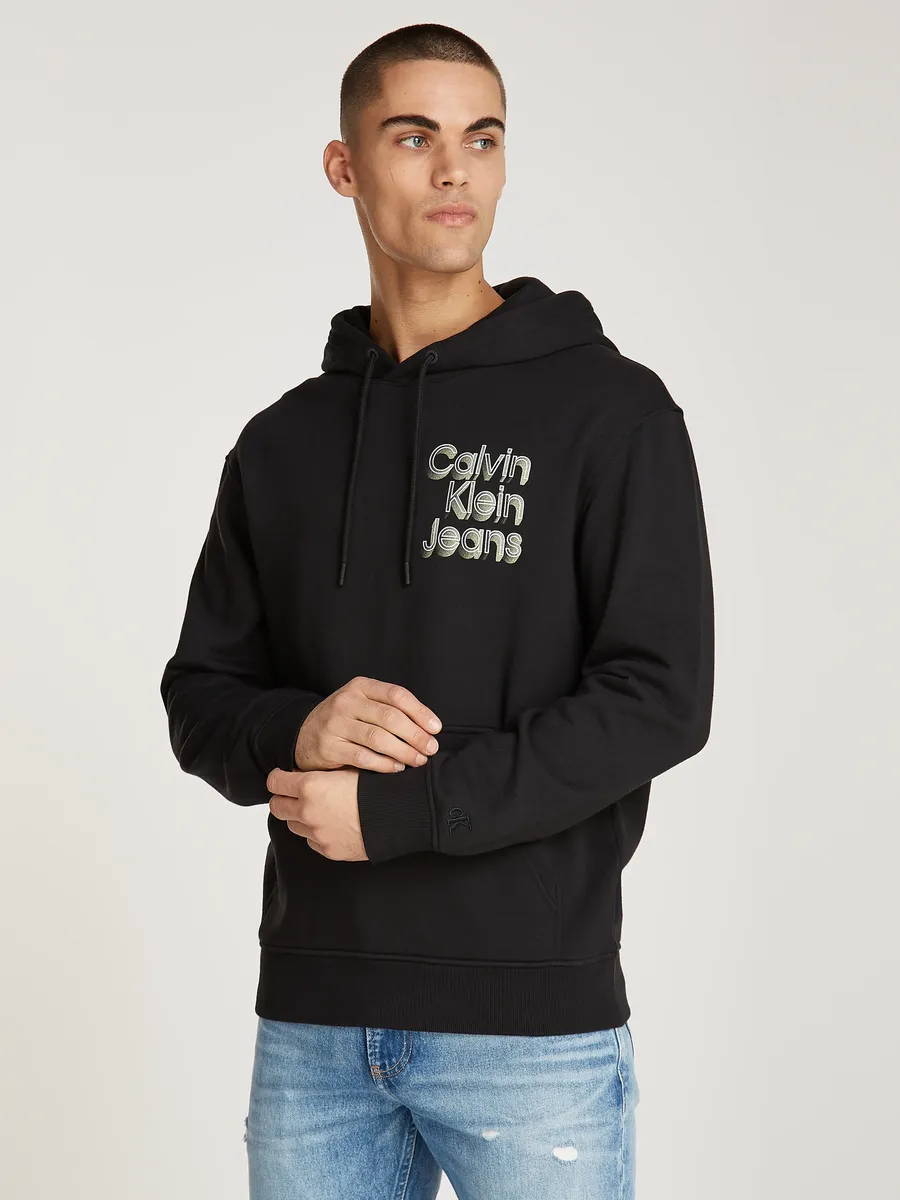 

Толстовка Calvin Klein Jeans с капюшоном "STACKED EUPHORIC LOGO HOODIE" и надписью-логотипом, цвет Ck Black