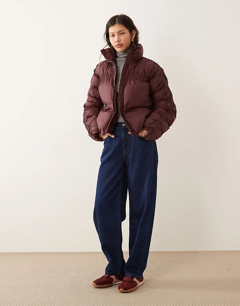 

Утепленная куртка YAS с воротником-стойкой и сборками бордового цвета