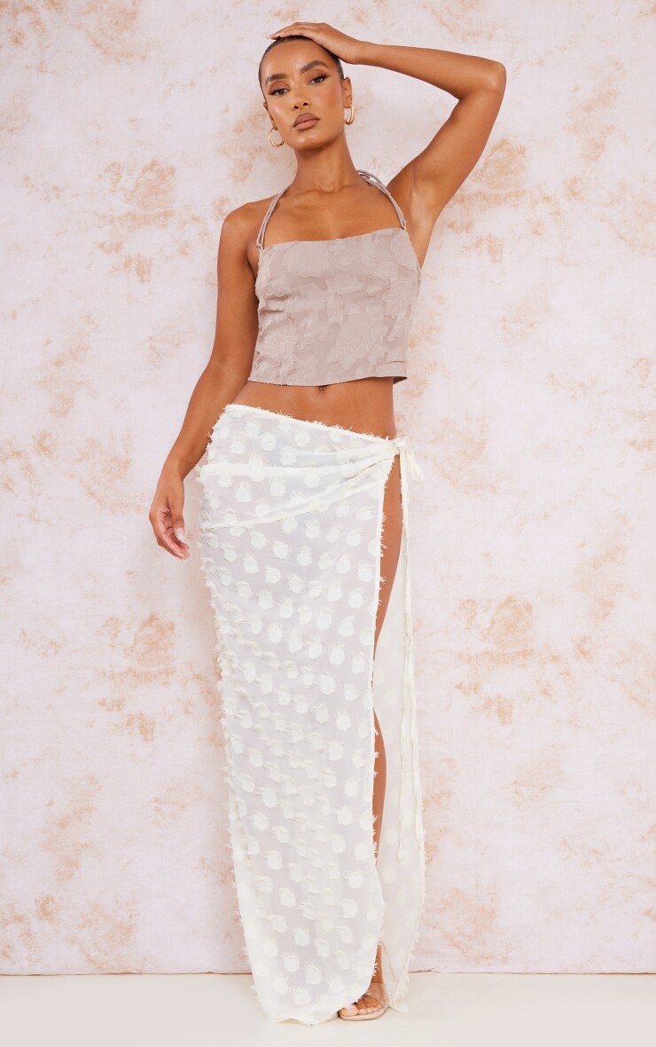 

PrettyLittleThing Кремовая прозрачная длинная юбка в горошек с завязкой на талии