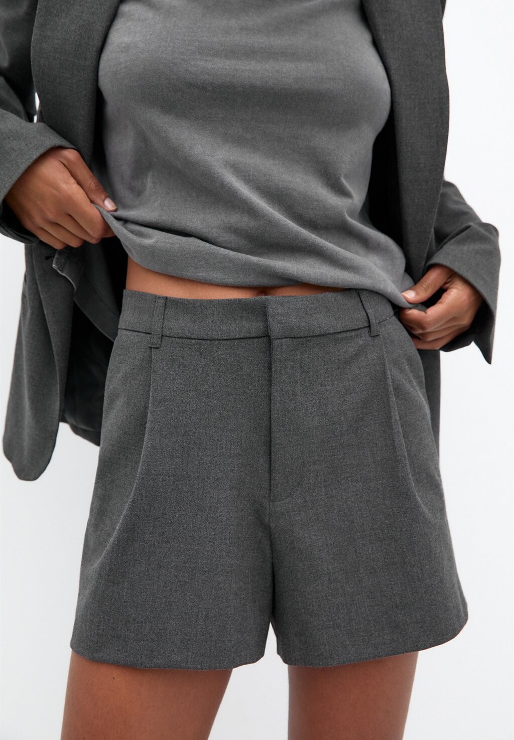 

Шорты DARTED-BERMUDA PULL&BEAR, серый
