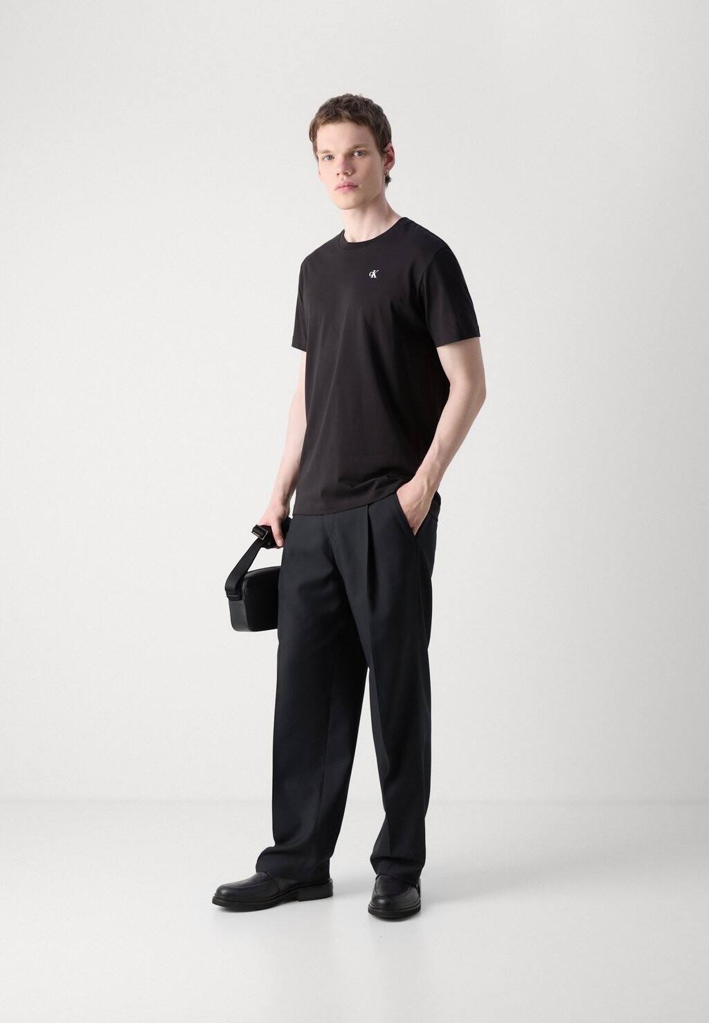 

Принт на футболке MONOLOGO REGULAR TEE Calvin Klein, черный