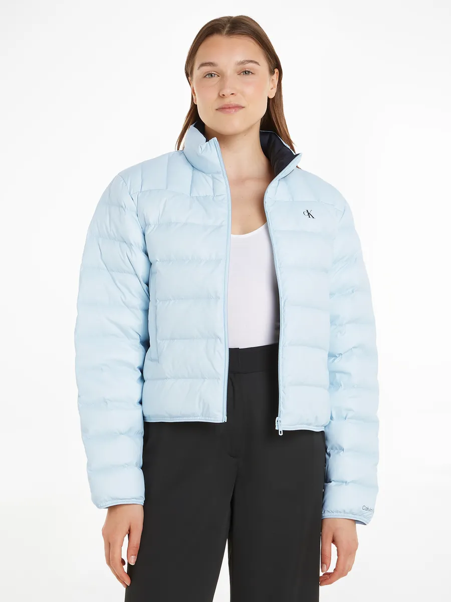 

Стеганая куртка Calvin Klein Jeans "UL SHORT PUFFER" с тисненым логотипом, синий