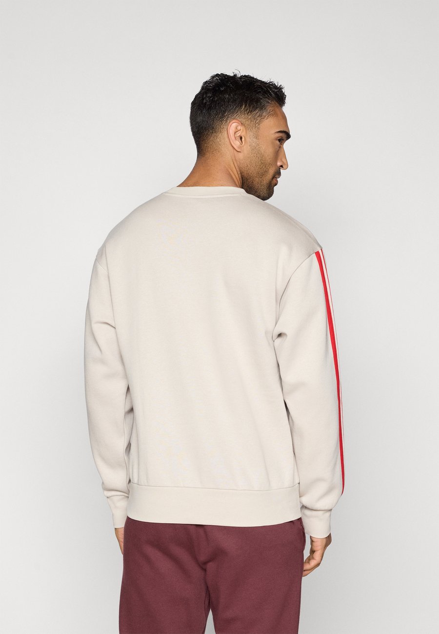 Толстовка Adidas Sportswear Sweatshirt, Alumina/Pure Ruby/Beige — фото 3