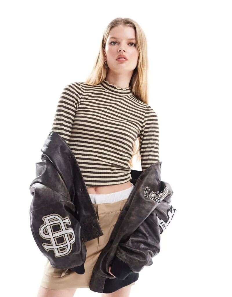 

Коричневый топ в полоску JDY с высоким вырезом и присборенной кромкой