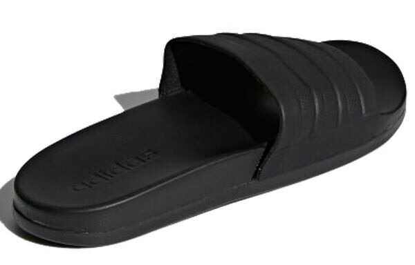 Тапочки adilette comfort slides black Adidas, черный — фото 3