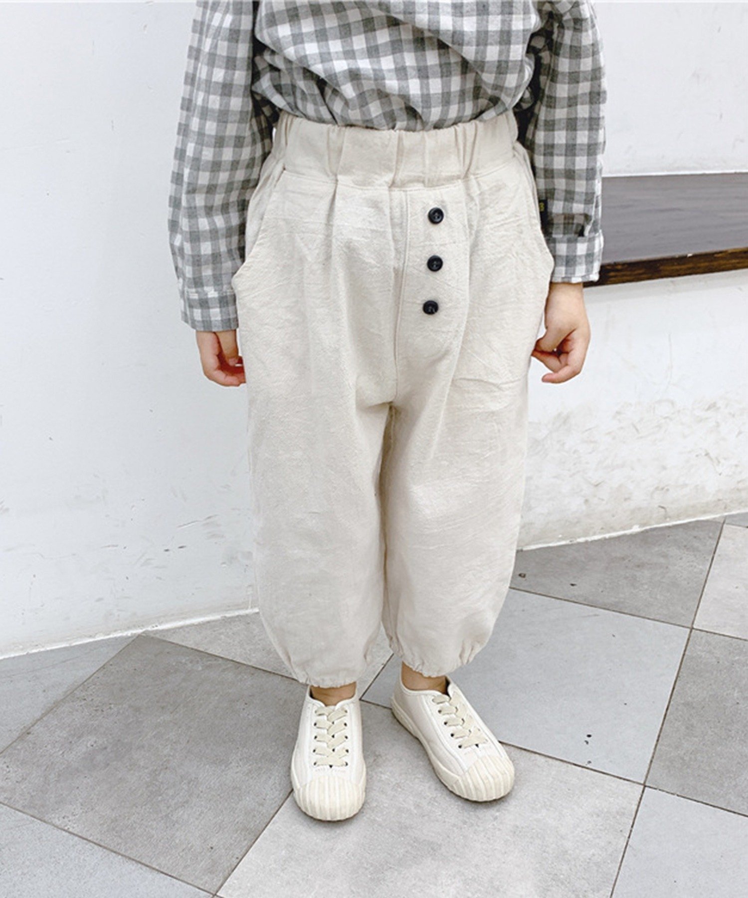 Корейская детская одежда, брюки зауженного кроя на пуговицах Aimoha Kids, Light beige — фото 3