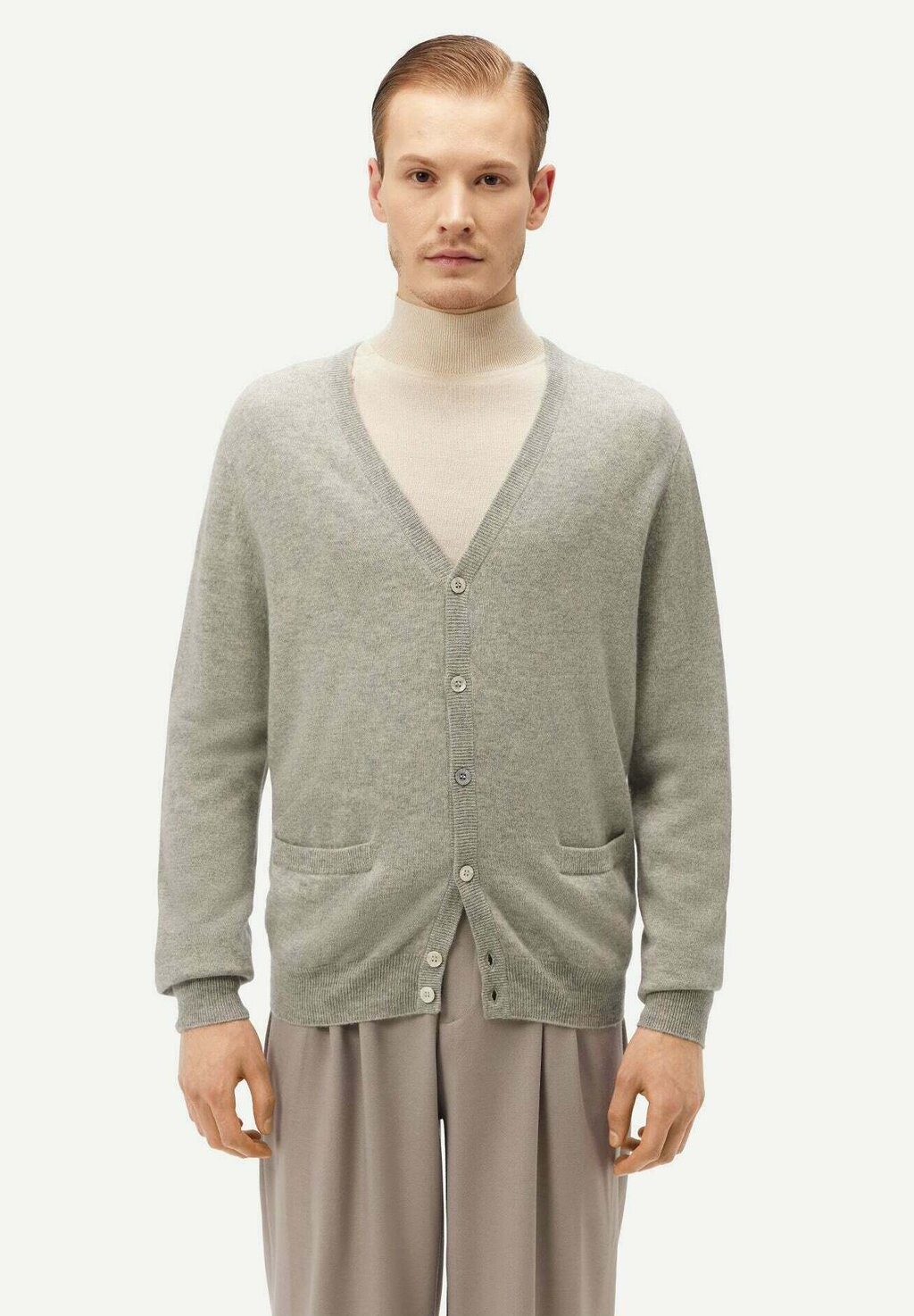 

Кардиган V-AUSSCHNITT MIT KNÖPFEN GOBI Cashmere, светло-серый