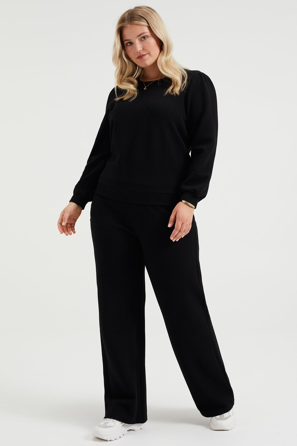 

Свитер Curve WE Fashion, черный