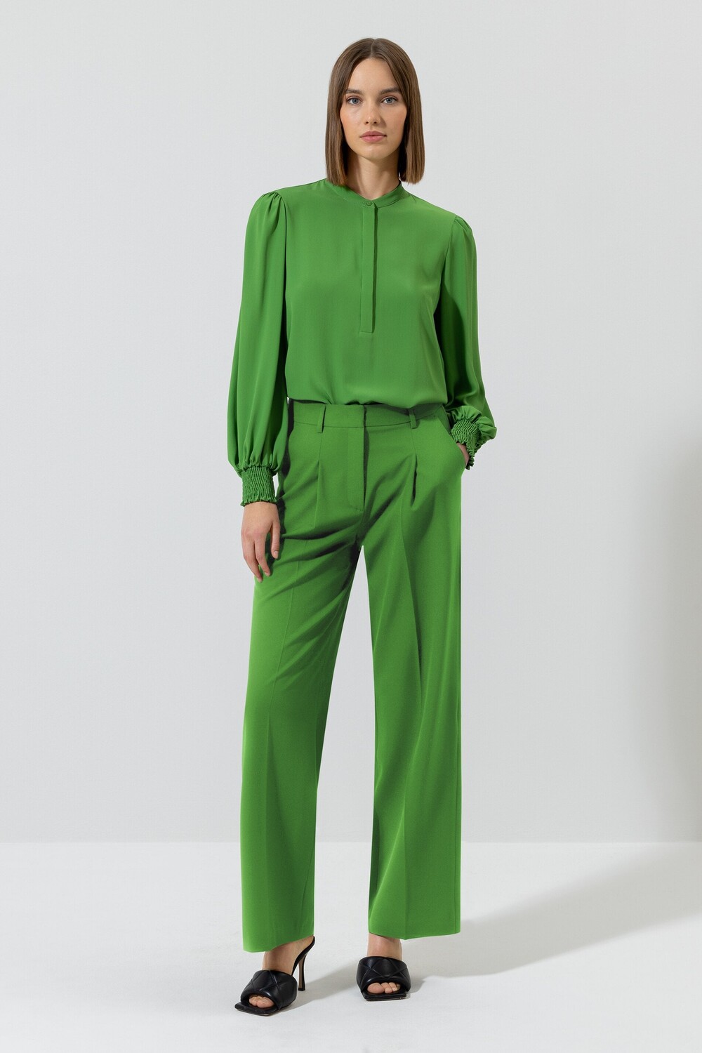 

Широкие брюки с запрессованными складками. LUISA CERANO, цвет bold green