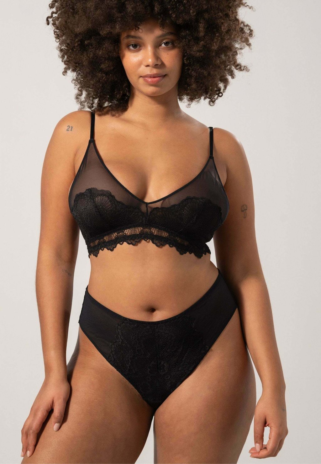 

Стринги HIGHWAIST THONG Understatement, черный
