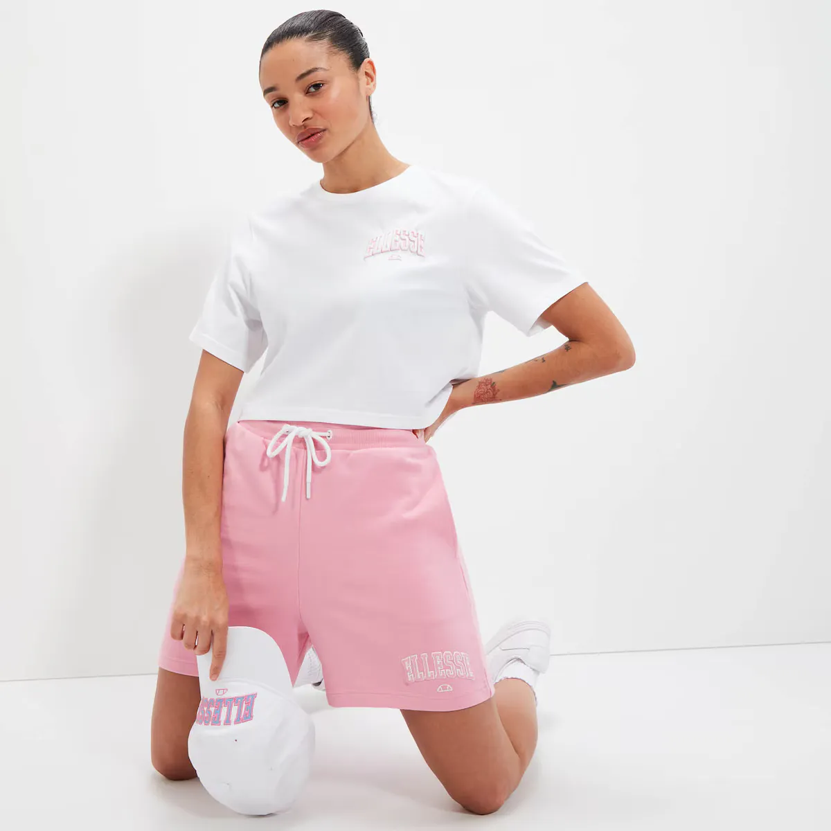 

Женская футболка Beneventi Cropped Tee Shirt ellesse Ellesse, белый