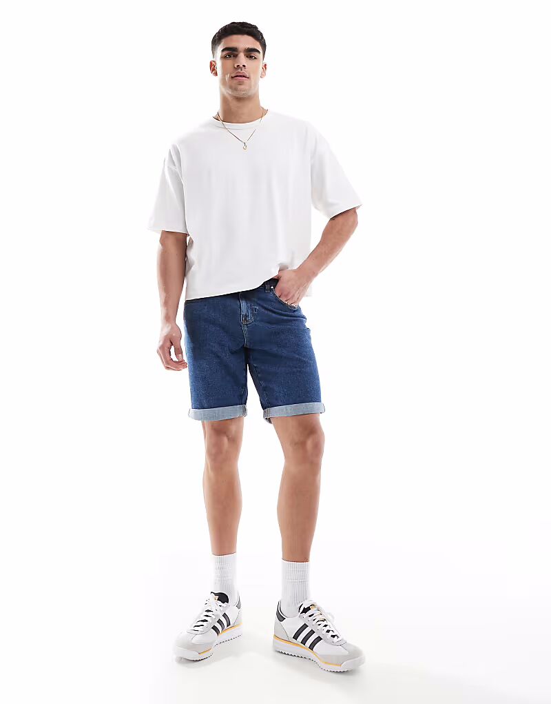 

Узкие эластичные джинсовые шорты ASOS DESIGN в цвете средне-синего тона