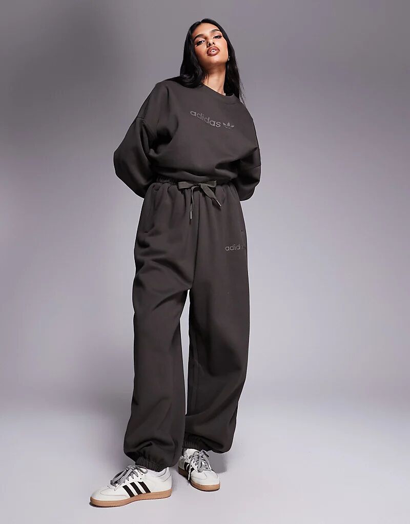 

Джоггеры Adidas Originals с линейным логотипом цвета темного хаки