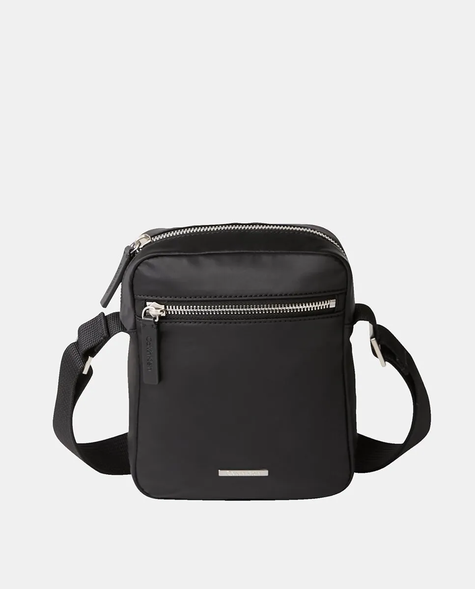 

Маленькая сумка через плечо Calvin Klein, черный