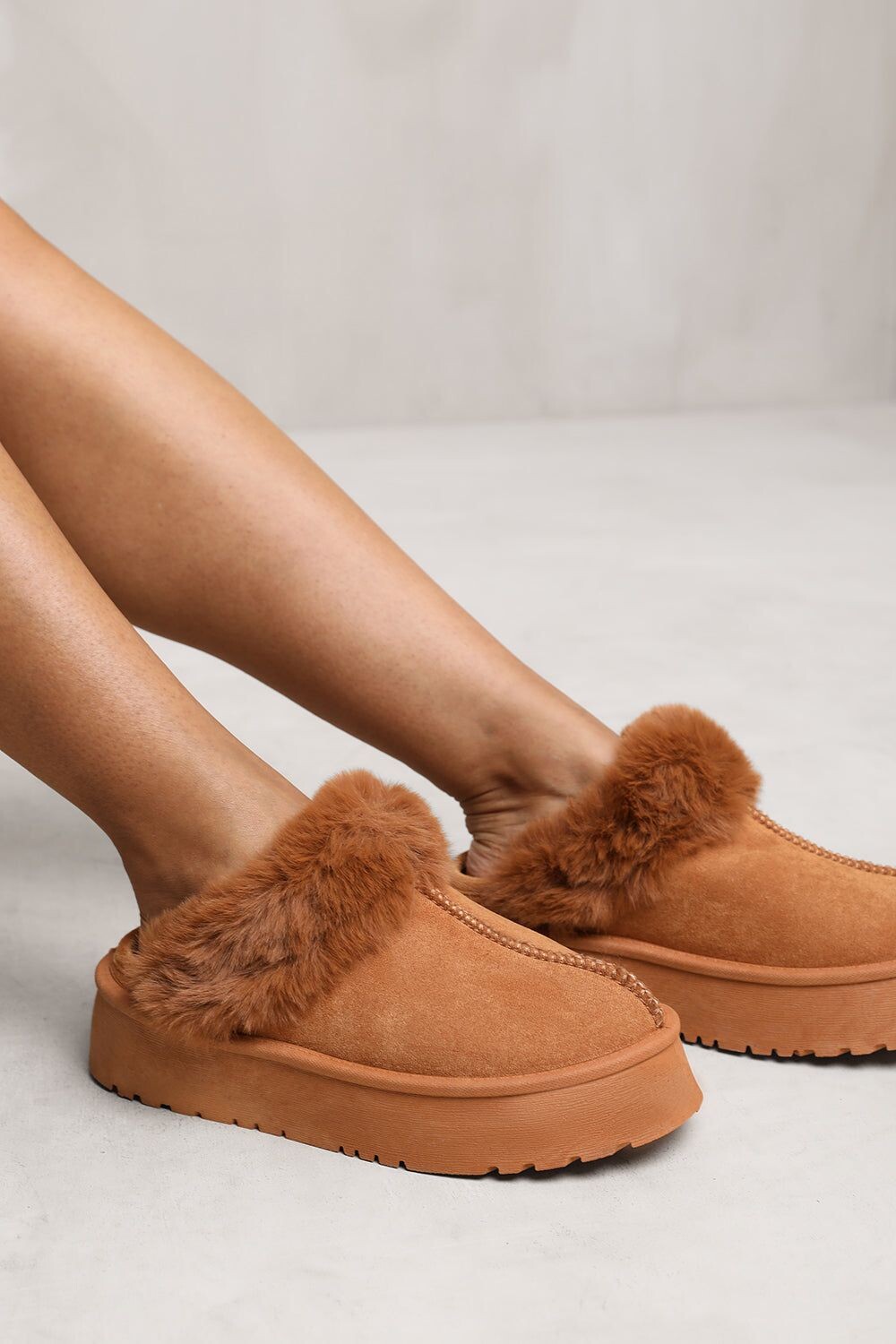 Тапочки-шлепанцы Wheres That From Lilah с подкладкой из искусственного меха, коричневый