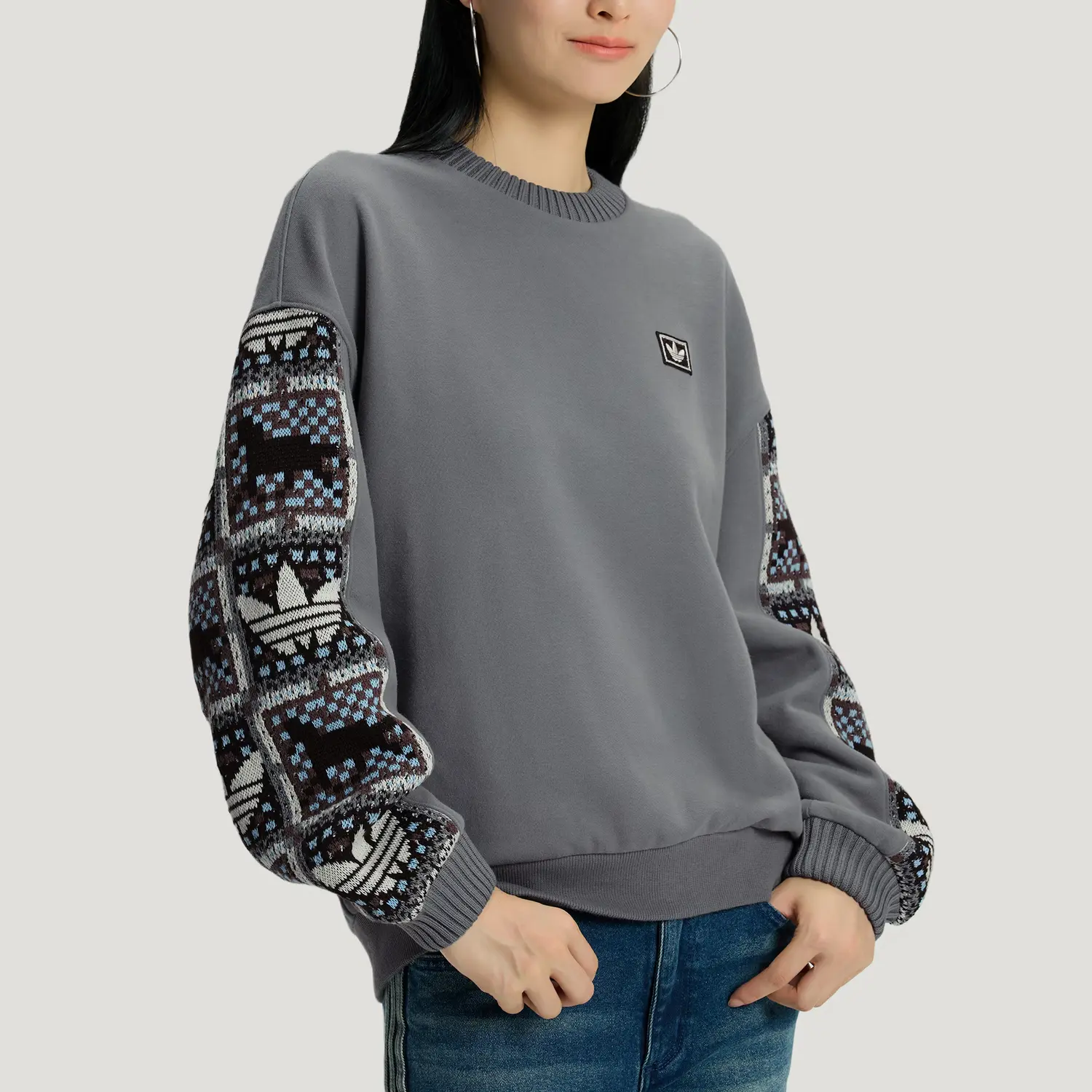 FW25 CRAFTED CREWNECK Свитшот женский Adidas Originals, серый/черный/синий/айвори — фото 4