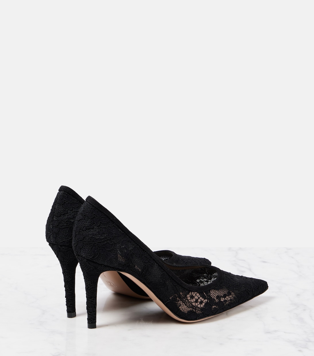 Туфли-лодочки Pointy 85 с кружевом Gianvito Rossi, Black+Black+Black — фото 2