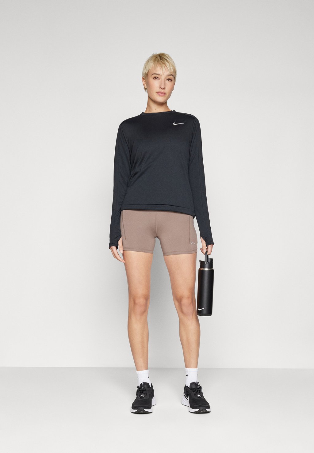 Леггинсы SWIFT SHORT Nike Performance, серо-коричневый — фото 2