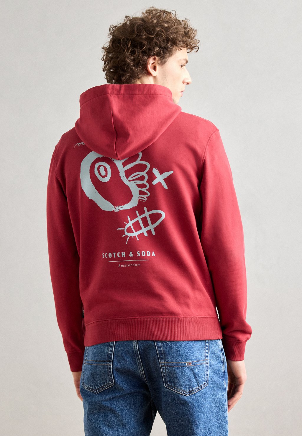 

Толстовка REGULAR FIT FRONT AND BACK ARTWORK HOODIE - Hoodie Scotch & Soda, красный