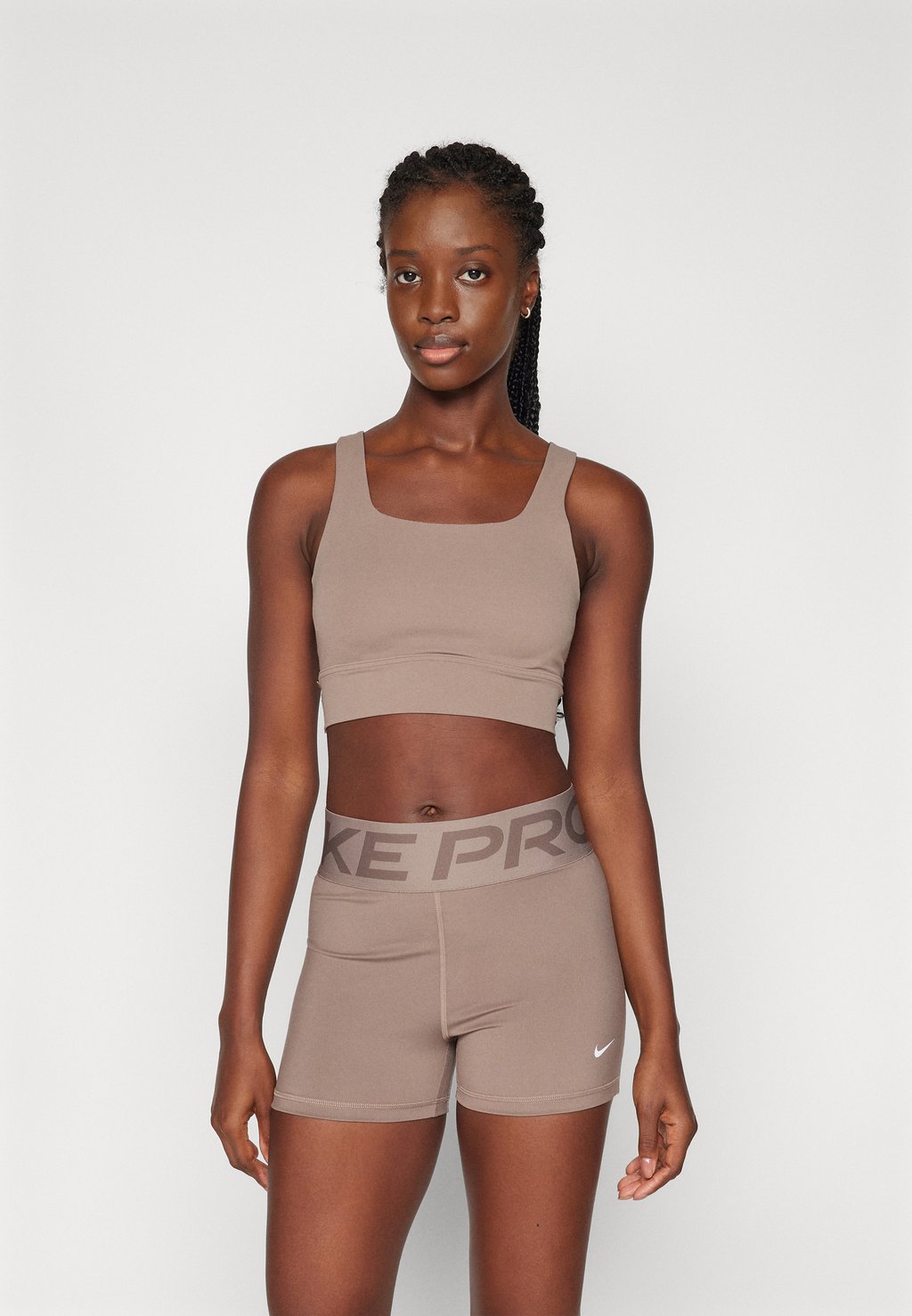 

Спортивный бюстгальтер ALATE ELLIPSE BRA Nike Performance, коричневый