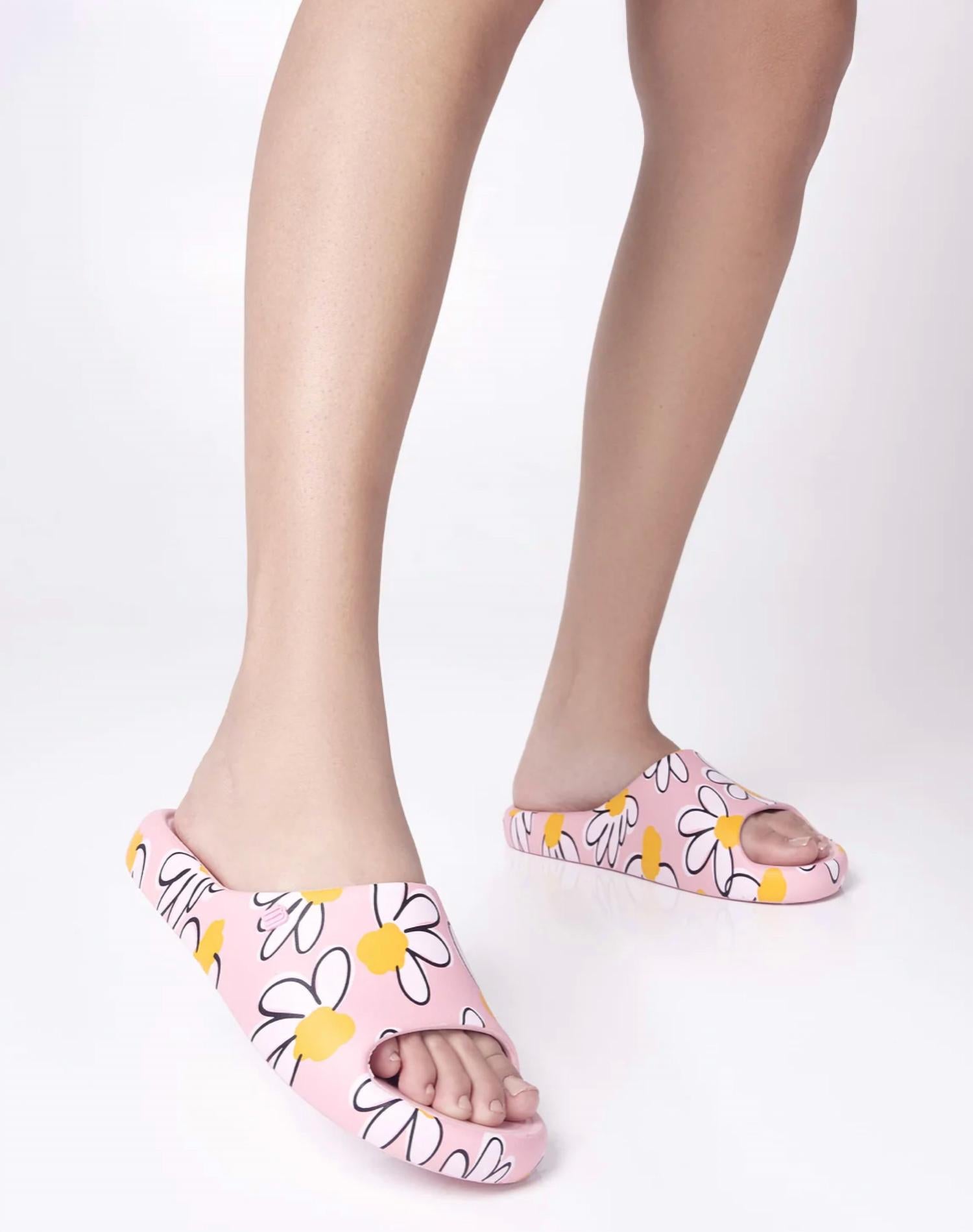 Женские тапочки Free Print в розовом/белом цвете Melissa — фото 3