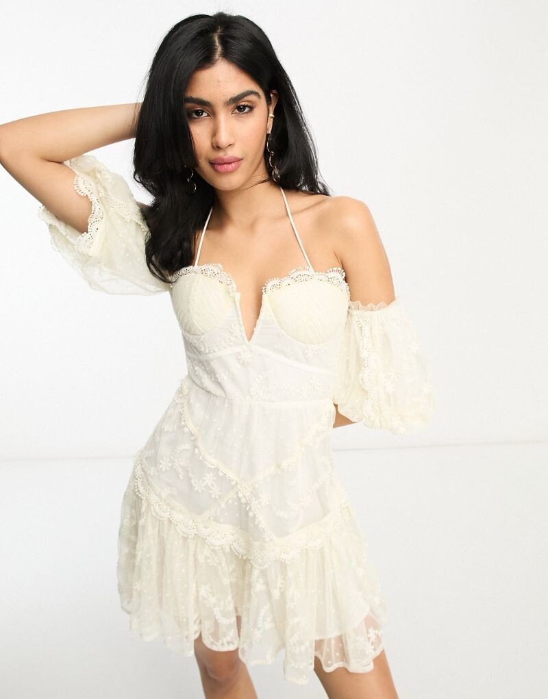 

Платье мини с чашечками и вышивкой ASOS DESIGN