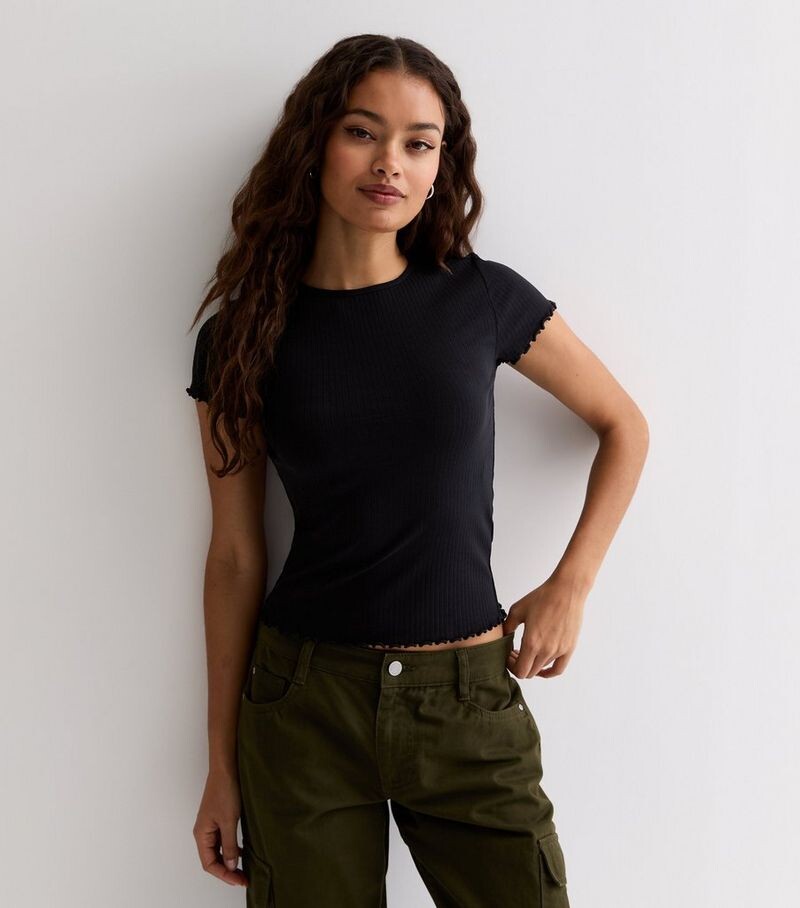 

Черная футболка Petite с оборками в рубчик New Look, черный
