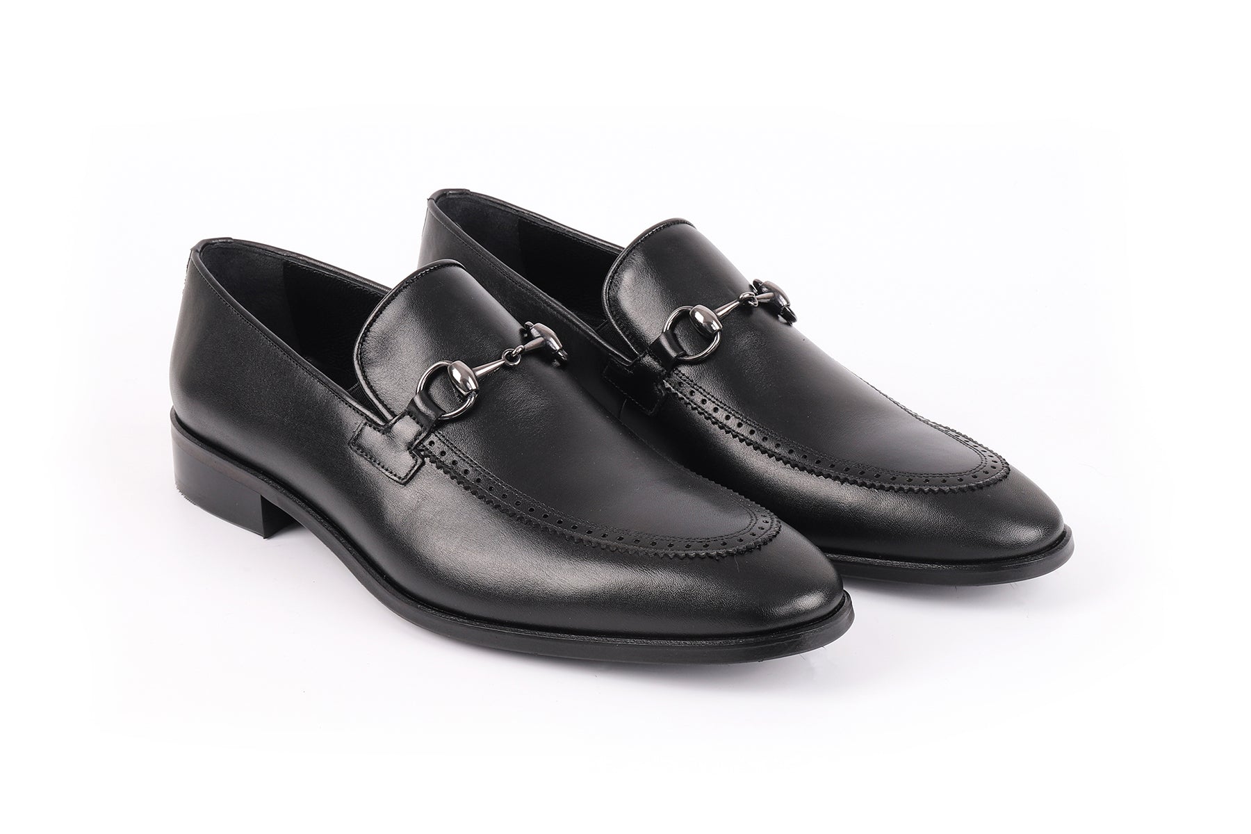 

Туфли Danbury Horsebit Buckle Vella Pais, черный