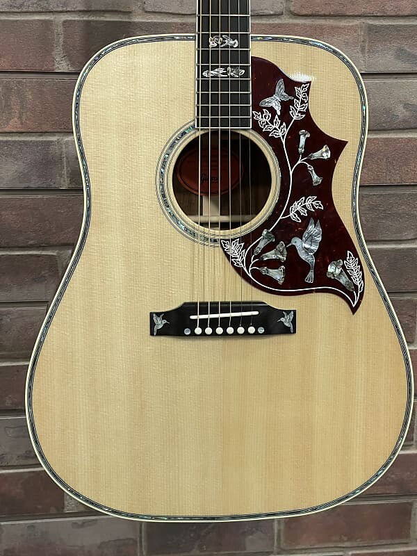 

Акустическая гитара Gibson Hummingbird Custom Koa