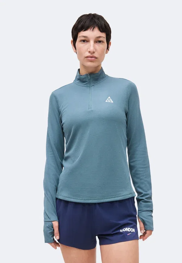 Термобелье среднего слоя Nike Acg Trail midlayer long sleeved top, минеральный сланец/вершинный белый
