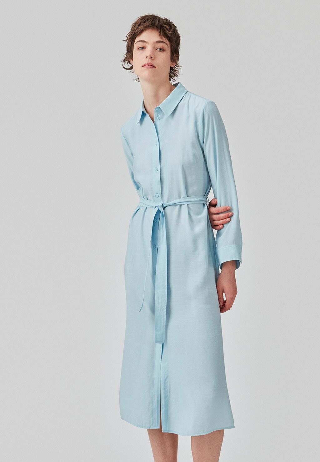 

Классическая рубашка Modström FISHER DRESS, цвет cool blue