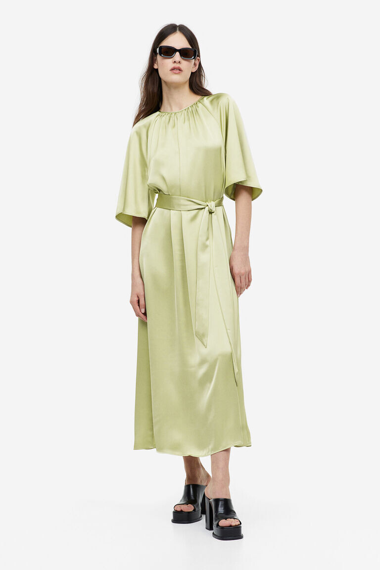 

Атласное платье с поясом H&M, зеленый