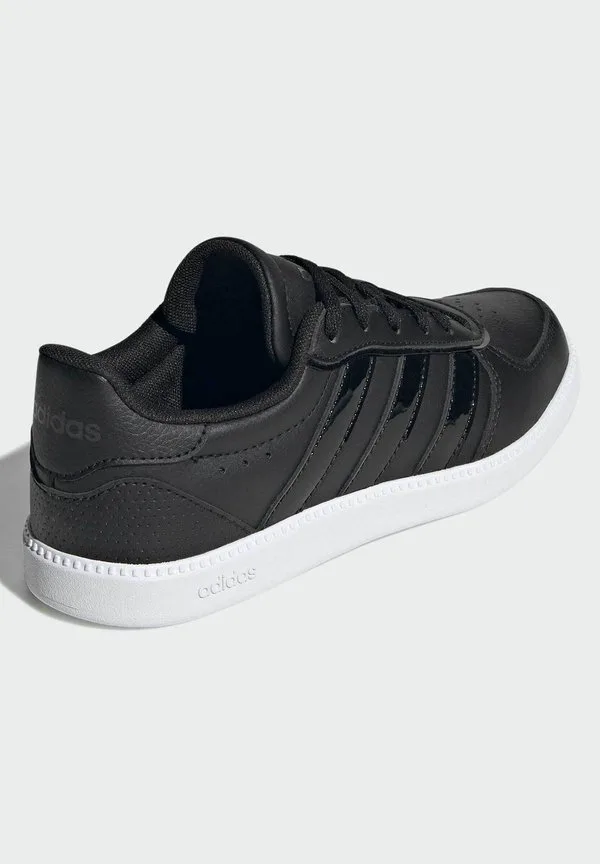 Разбить стильные кроссовки Adidas Sportswear, Core Black Core Black Cloud White — фото 4