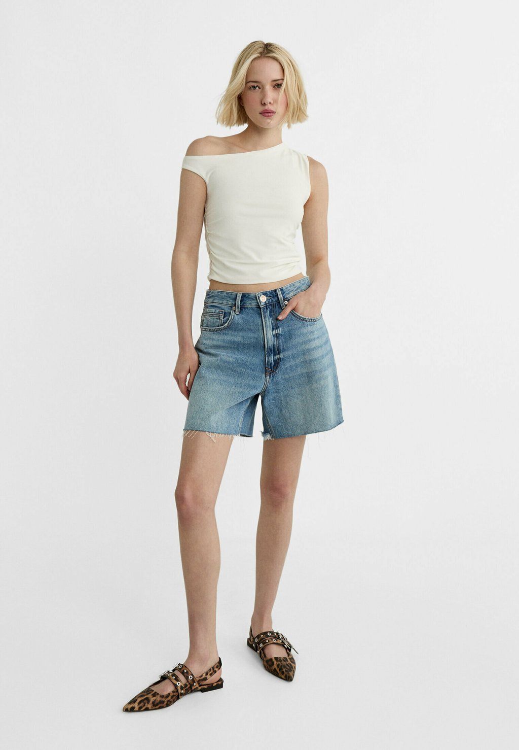 

Топ Asymmetric Crop With Gathered Detail Stradivarius, белый