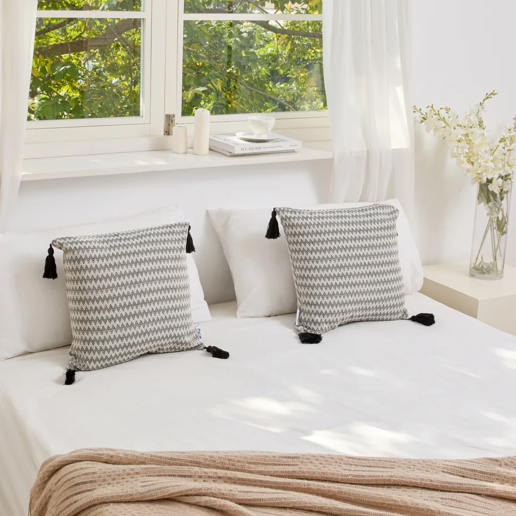 

Чехол для подушки Paco Home, черный