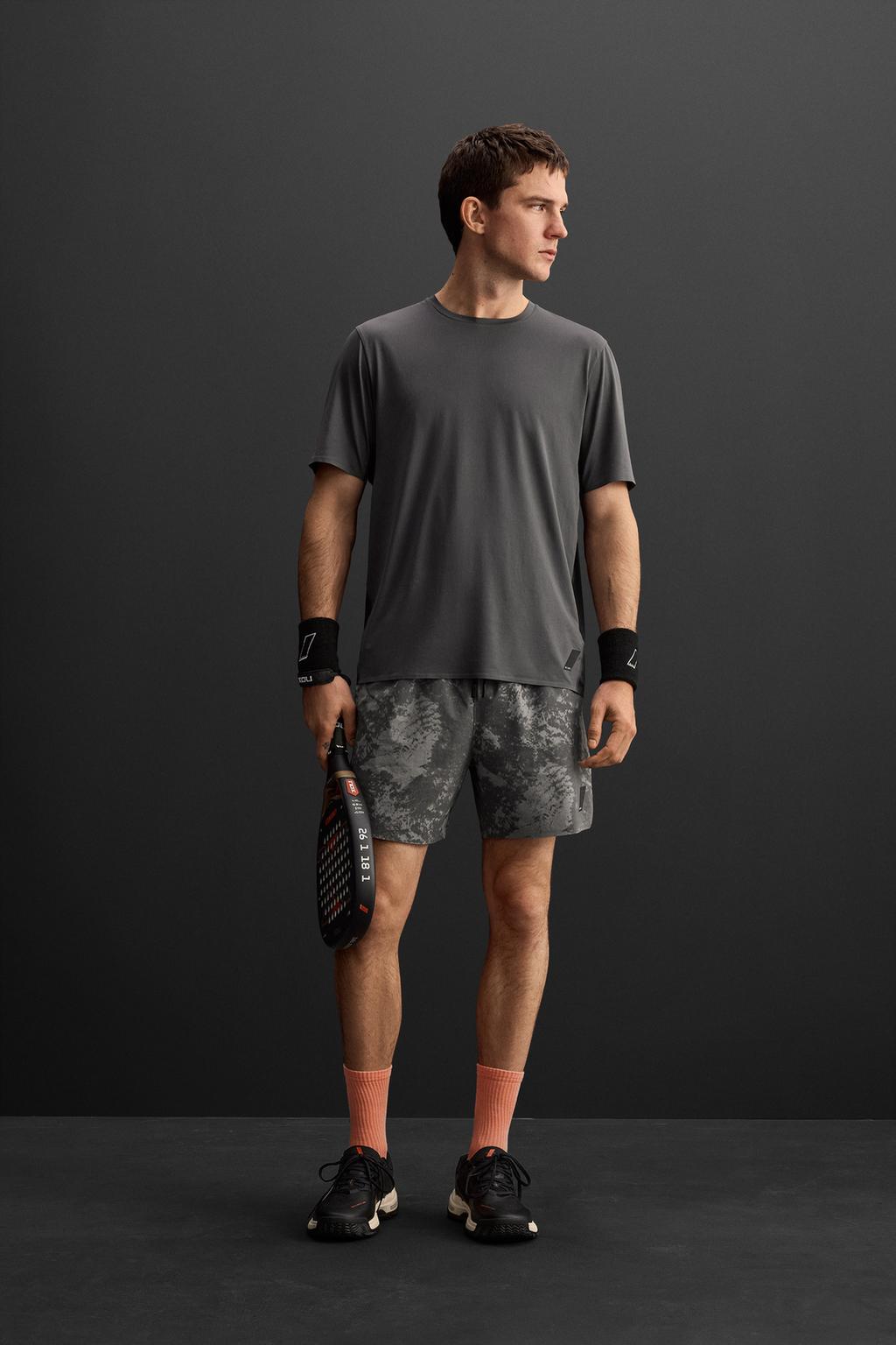 

Тренировочные шорты с принтом ZARA, антрацитовый серый