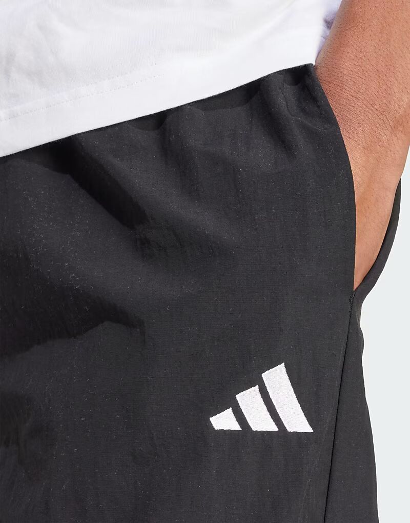 Брюки performance Essential с небольшим логотипом и открытым краем, черного и белого цветов Adidas Performance — фото 3