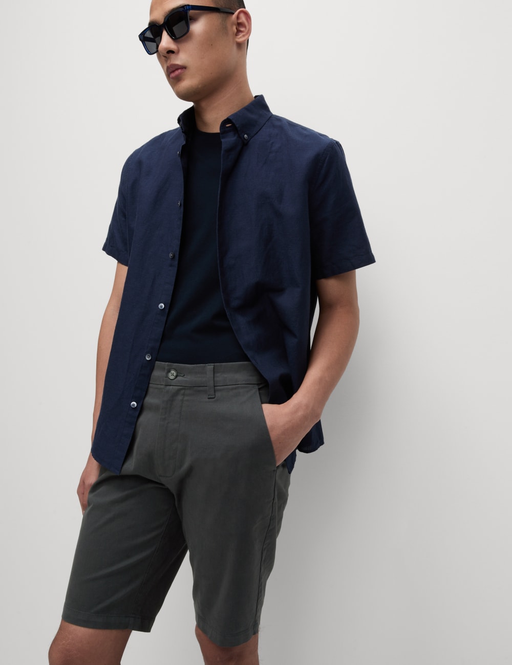 

Эластичные шорты-чиносы Regular Fit Marks & Spencer, цвет Dark pewter