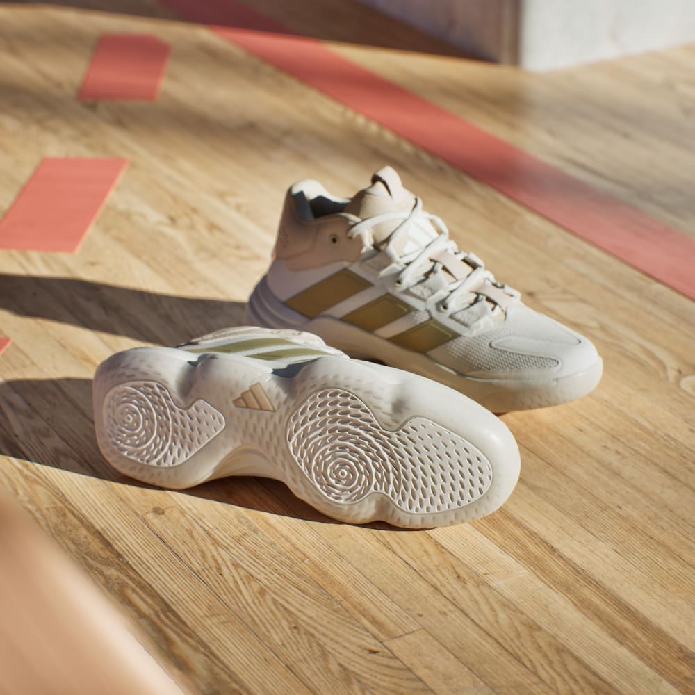 Кроссовки Adidas Court Stabil Indoor Shoes, цвет Off White/Gold Metallic/Crystal Sand — фото 3