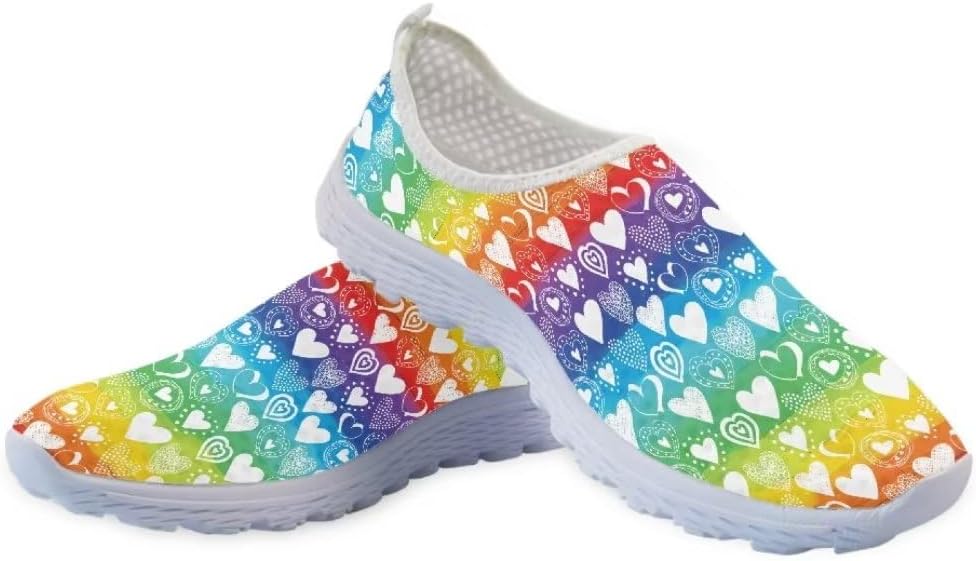 

Рождественские кроссовки Jeiento для женщин и мужчин, модные сетчатые спортивные кроссовки для повседневной носки, противоскользящие, дышащие тренеры сетчатые кроссовки, Rainbow Hearts