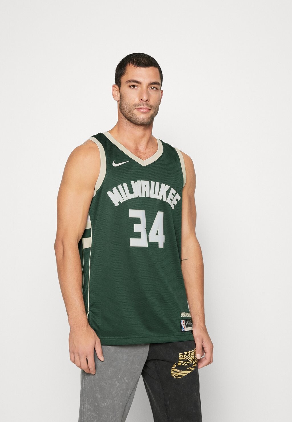 

Спортивная футболка Nike NBA GIANNIS ANTETOKOUNMPO MILWAUKEE BUCKS SWINGMAN ICON, цвет Fir