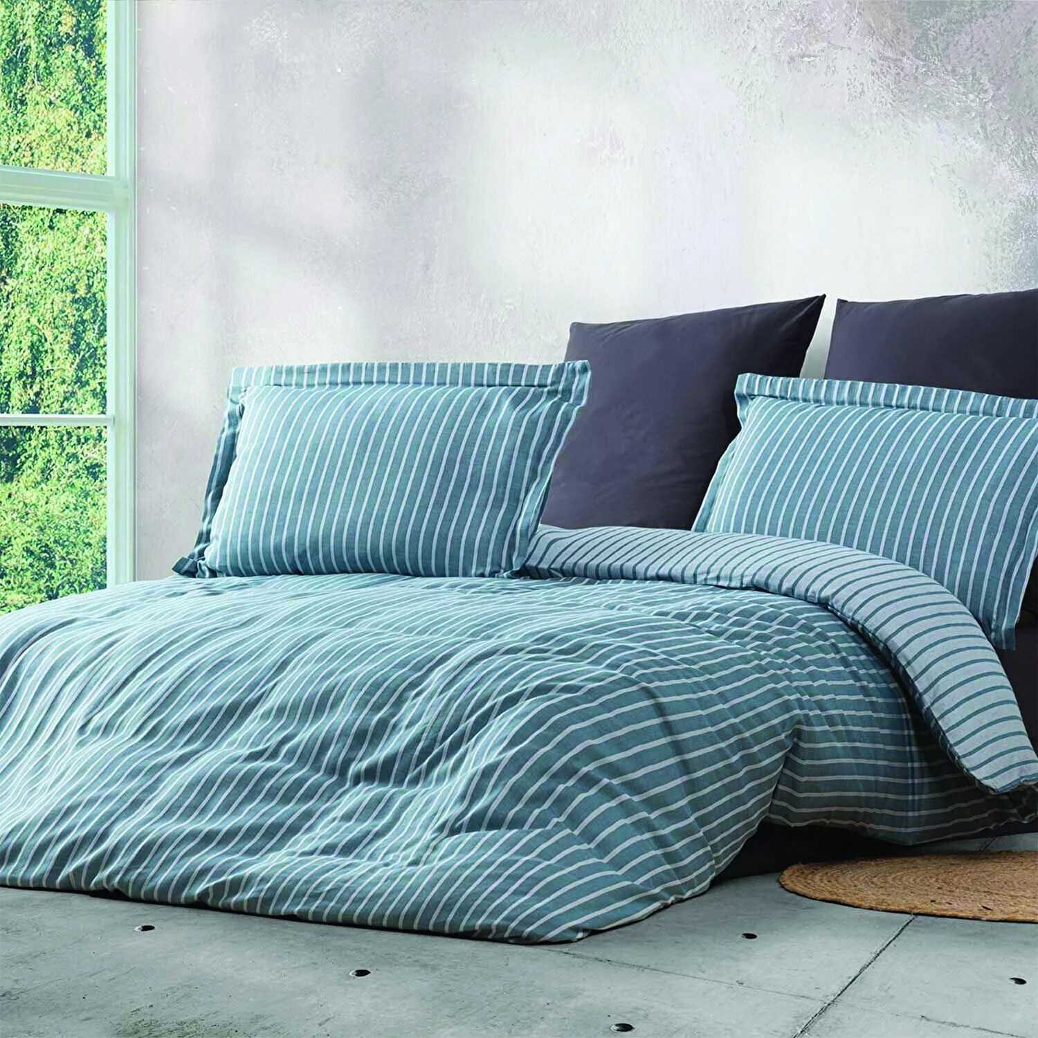 

Комплект постельного белья Maxstyle в бамбуковую полоску бензинового цвета