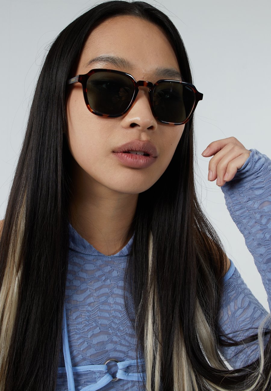 

Солнцезащитные очки Komono MATTY, Dark Brown