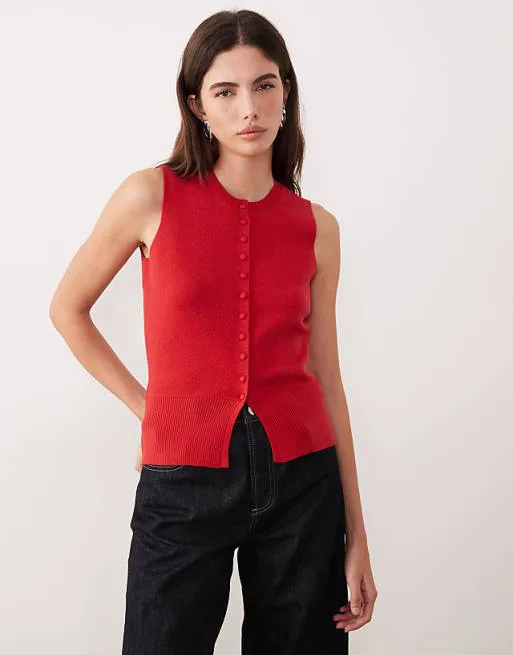 

Красный потертый кардиган с круглым вырезом