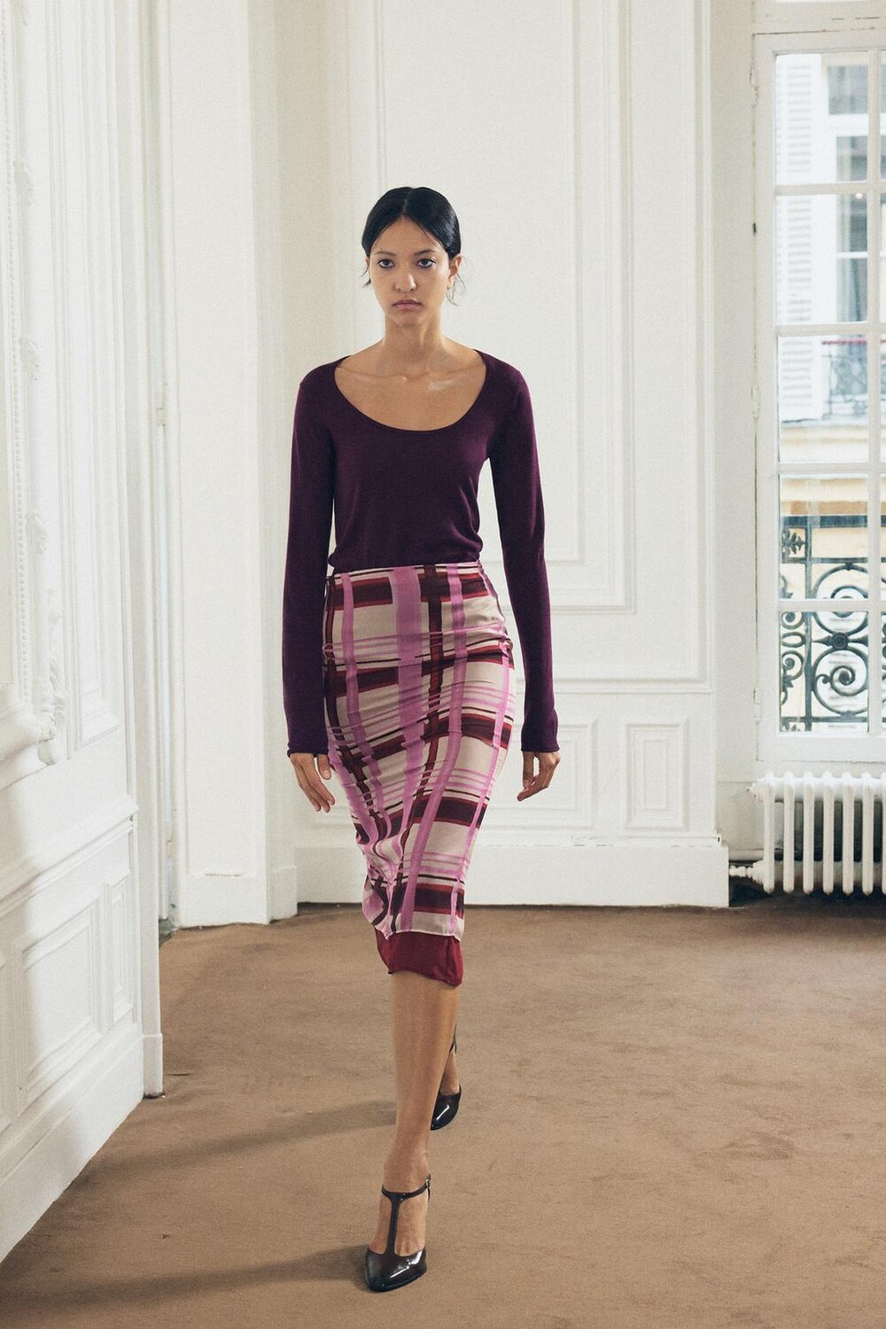 

Однотяжной трикотажный топ ZARA, цвет aubergine